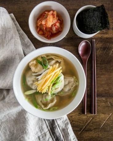 My Korean Kitchen Manduguk (sopa de bolinho coreano)