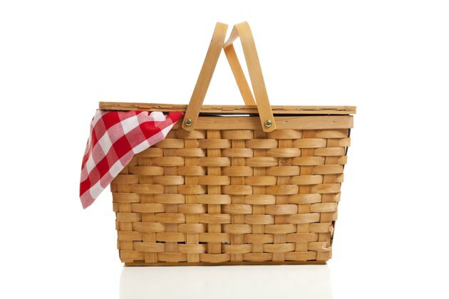 Плетена кошница за пикник с кърпа Gingham