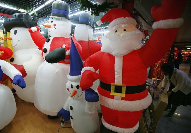 Kalėdiniai papuošalai, parduoti pasauliniams klientams Kinijoje