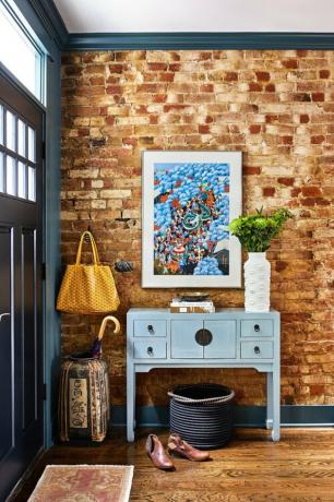 Malý vchod s úložným priestorom navrhnutý spoločnosťou Zoe Feldman Design