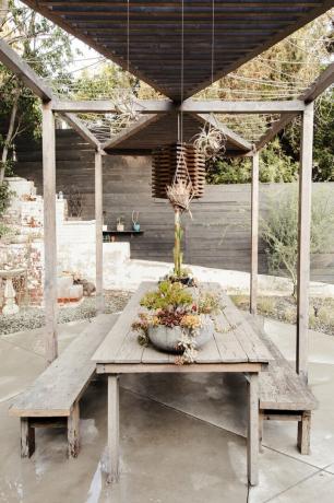 Pergola sul retro e zona pranzo