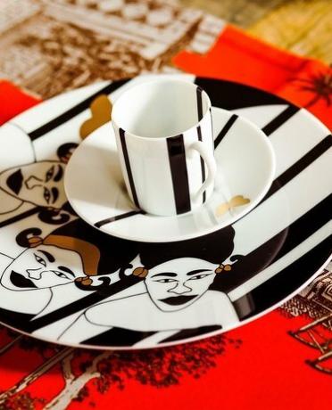 piatti in ceramica bianca e nera con accenti dorati disegnati da 54kibo