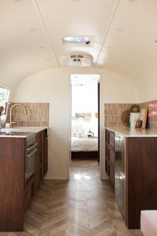 Airstream किचन