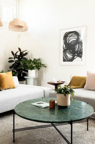 Artikel Divan sofa in Hunker House woonkamer met kussens