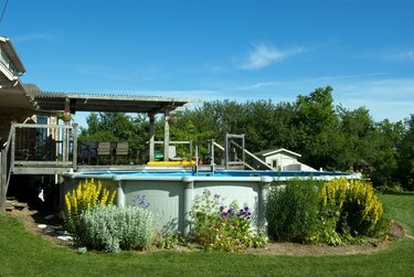 Piscine et terrasse