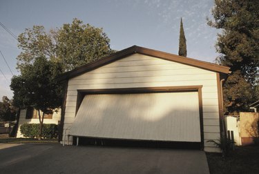 Forsiden af ​​en privat garage