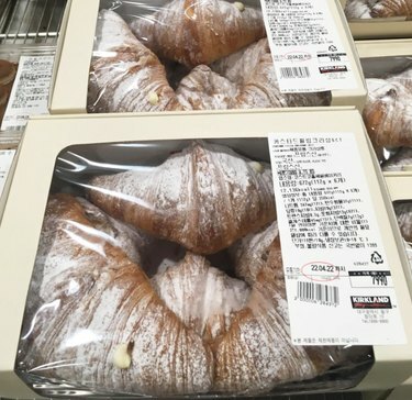 Vaniljakastikkeella täytetyt croissantit Costco Etelä-Koreassa