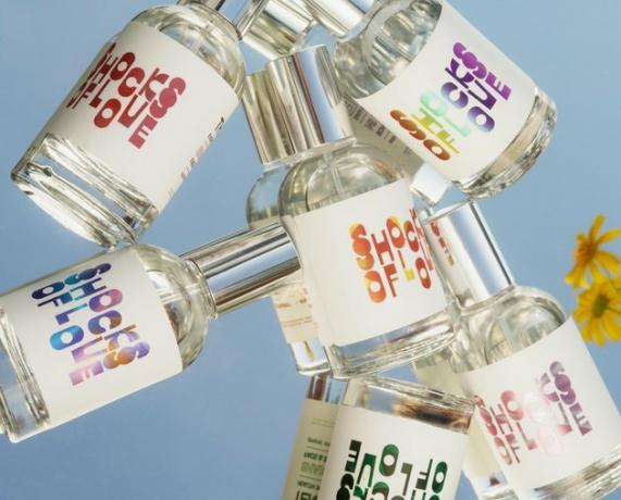 frascos de aromaterapia com a marca chamada "choques de amor"