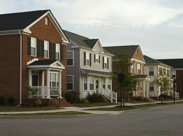 Case di quartiere all'angolo della strada