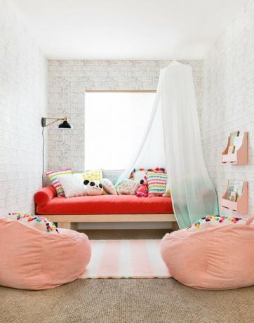 roze en rode kinderkamer