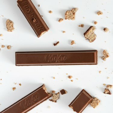 Kit Kat su sfondo bianco