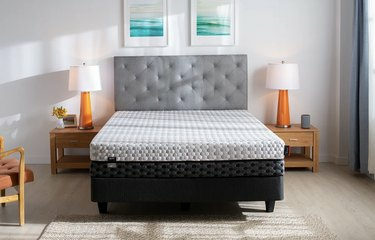 Layla Memory Foam Queen -patja, 949 dollaria