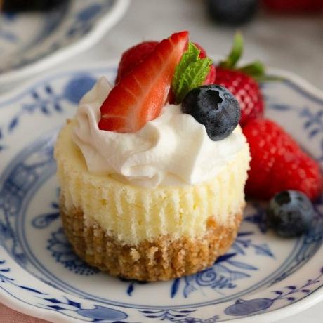 Mini Cheesecakes com frutas vermelhas