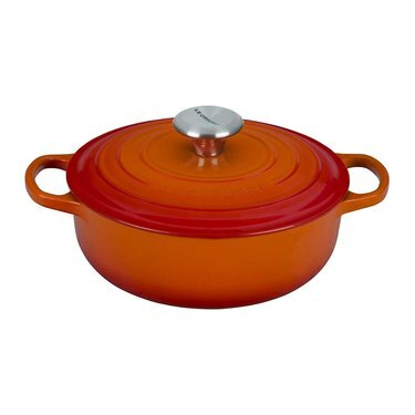 Le Creuset 3,5 Quart emaloitu valurauta Signature Sauteuse -uuni