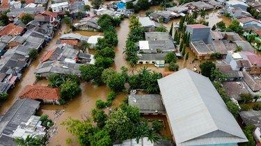 Vista aérea POV Representación de inundaciones. devastación provocada por desastres naturales masivos