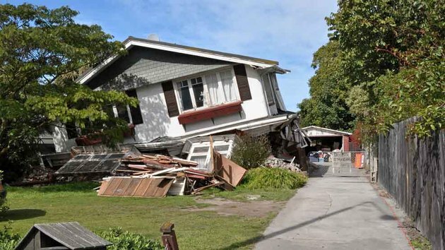 Jordskjelvskadet hus.