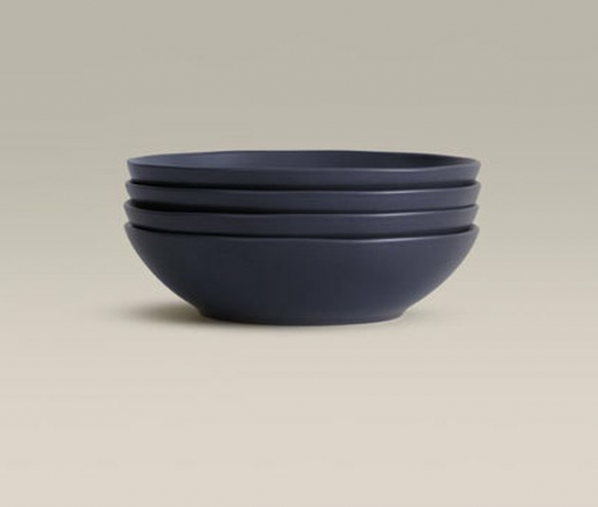 Deze set van vier Big Bowls heeft absoluut geen limieten (of oordelen). Ze brengen je moeiteloos van het soepseizoen naar de pho-bezorging, van paleo-experimenten tot pasta-avonden. Je zult ze de hele tijd gebruiken. Verkrijgbaar in veelvouden van vier.