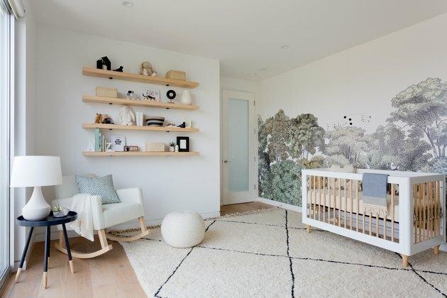 Armazenamento de brinquedos em berçário minimalista