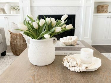 hvid tulipan blomster arrangement