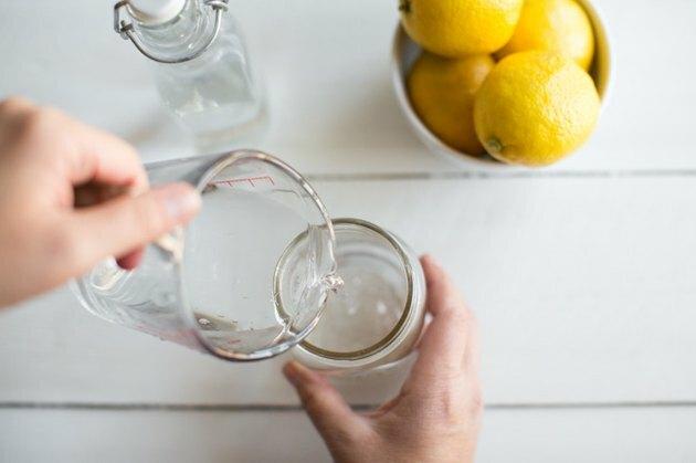Hur man gör olivolja och citron flytande handtvål