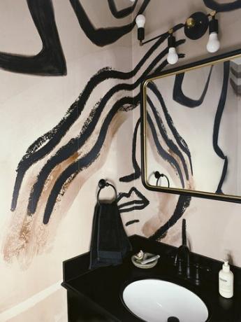 „Duett Interiors“ įkūrėjo Tiffany Thompsono pudros kambarys