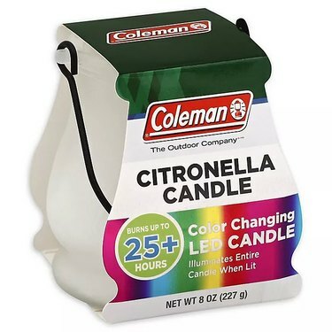 sängykylpy ja Coleman Citronella -kynttilä