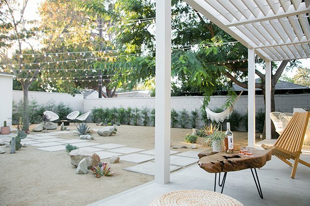 paisagem contemporânea em jardim com estética do deserto.