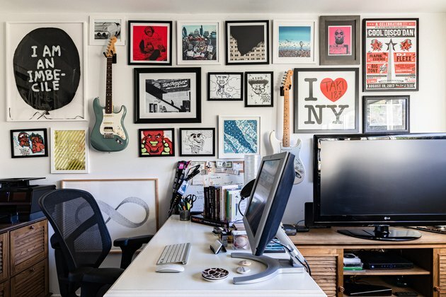 Parede da galeria de arte no escritório em casa