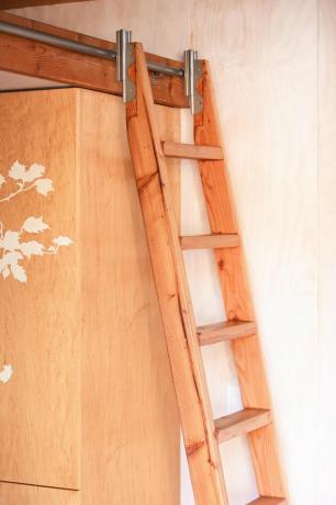 „Sol Haus Design“ mažos namo kopėčios iki lovos srities