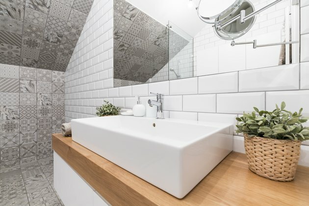 Působivá koupelna navržená tak, aby vyhovovala moderním ženským potřebám