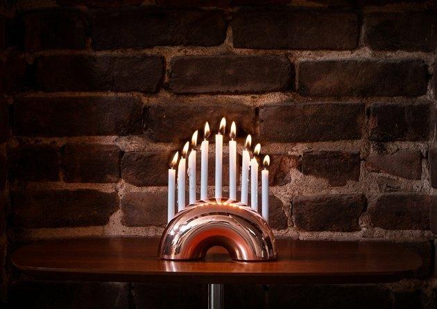 Moderne Mensch Rose Gold Menorah, $ 200