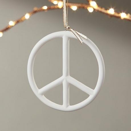 Ornamento do sinal de paz CB2 Bone China, $ 7,95