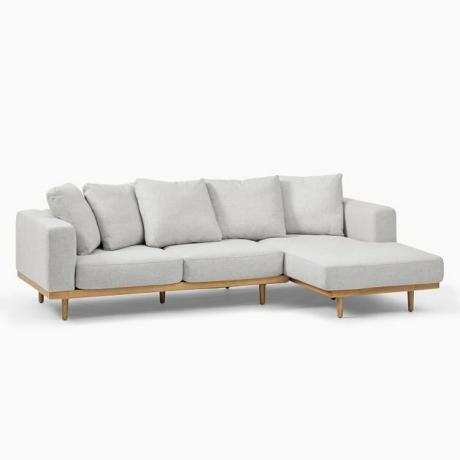 sofá costeiro moderno com base de madeira by West Elm