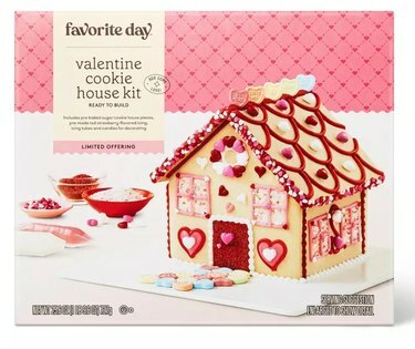 Lempipäivän ystävänpäivän Cookie House Kit Targetissa