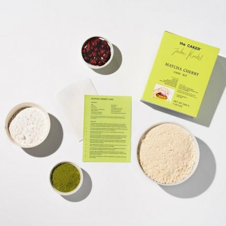 O kit de bolo de cereja Caker Matcha, $ 25