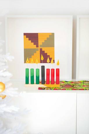Decorações kwanzaa, kinara em um fundo branco
