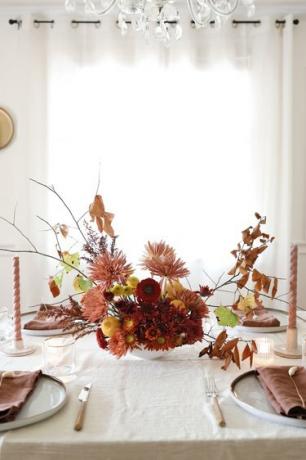 DIY sitron og grovfôret floral midtpunkt på Thanksgiving-feriebordet