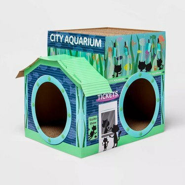 Batai ir „Barkley City Aquarium Cat Scratcher“