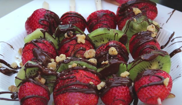 „Food Heaven“ šokoladiniai vaisių kabobai
