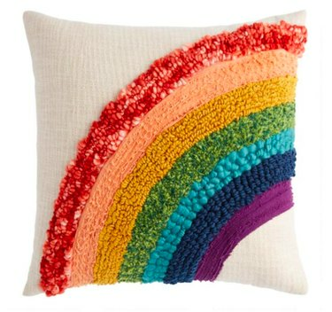 Wereldmarkt getuft regenboog sierkussen, $ 29,99