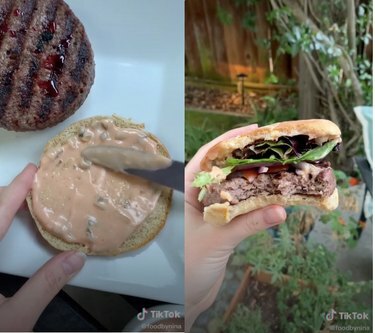 žmogus, gaminantis mėsainį „TikTok“ vaizdo įraše