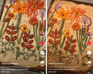 foto de pão focaccia assado decorado com vegetais e ervas