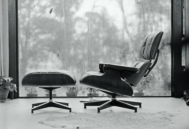 Cadeira e pufe Eames