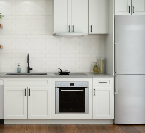 Cooktop de indução com forno de parede na cozinha branca. Fogão e Forno Pequeno