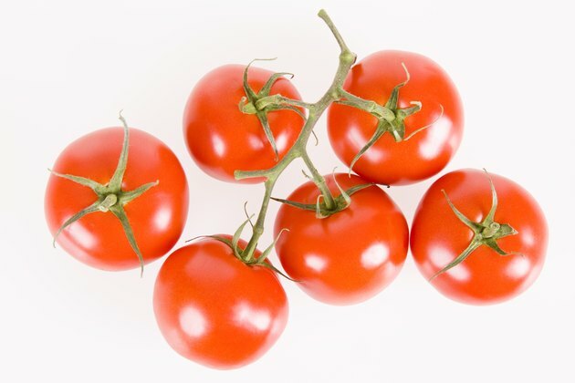 Pomidory na białym tle