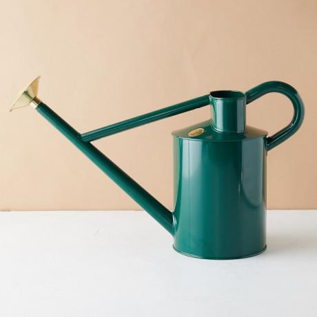 Regador azul-petróleo escuro com detalhes em latão