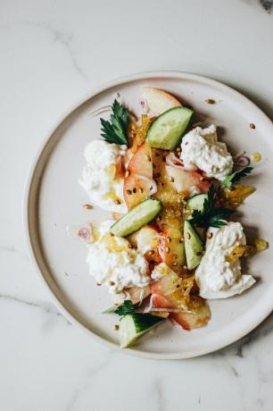 Steenfruit en komkommersalade van The Feministe