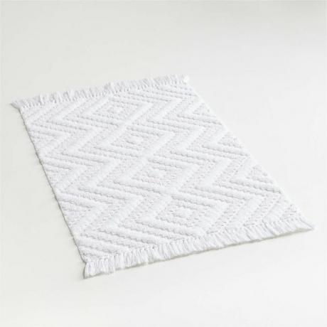 Crate and Barrel baltas geo kuokštinis vonios kilimėlis