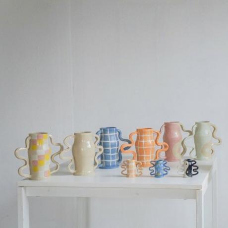 vasos de cerâmica contemporâneos em paleta de cores pastel