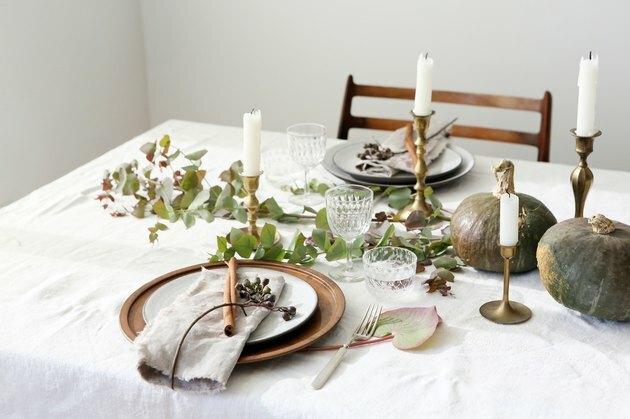 Thanksgiving-centerpieces met pompoen en pompoen Thanksgiving-tafeldecor van Eye Swoon